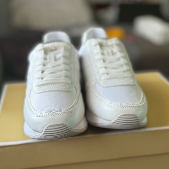 Michael Kors Women's Andi Trainer Sneakers Size 7- New in Box - Picture 13 of 13
